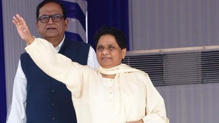 बदली रणनीतिः बीएसपी अचानक बीजेपी पर हुई आक्रामक, कहा- कराती है दंगे